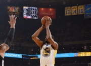 LOL决赛-圣安东尼奥惨败，金州勇士逆袭