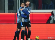 LOL赛事-足球场上的紧张对抗成为焦点