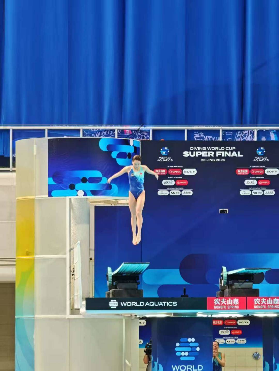 包含跳水选手技惊四座，夺得冠军的词条