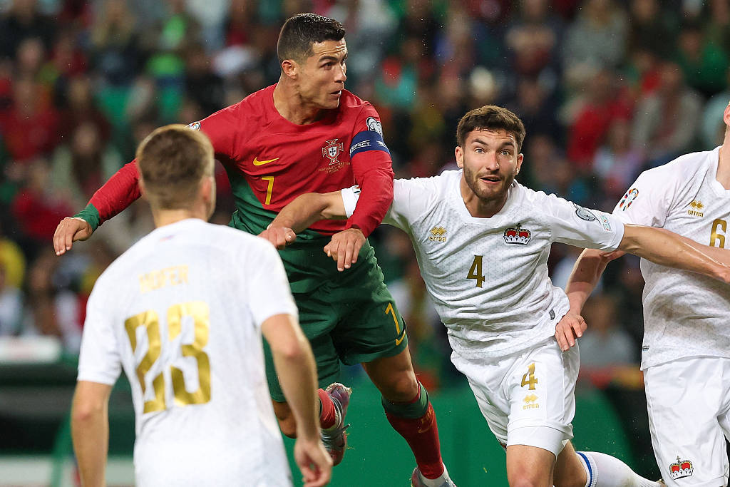 包含葡萄牙队轻取波兰队,奥恰洛夫统治全场的词条 包含葡萄牙队轻取波兰队,奥恰洛夫统治全场的词条