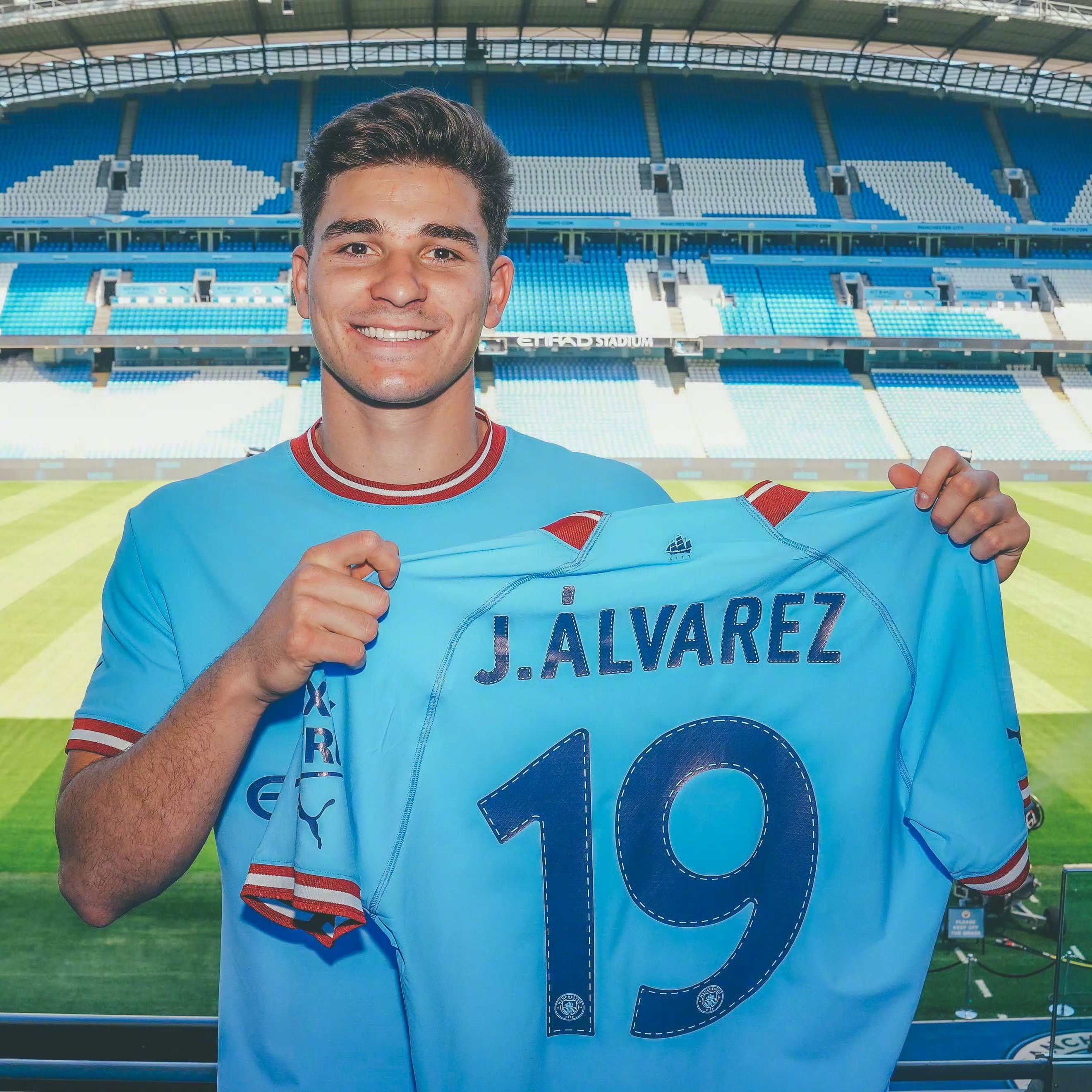 关于曼城轻取乌克兰，阿尔瓦雷斯高光表现的信息