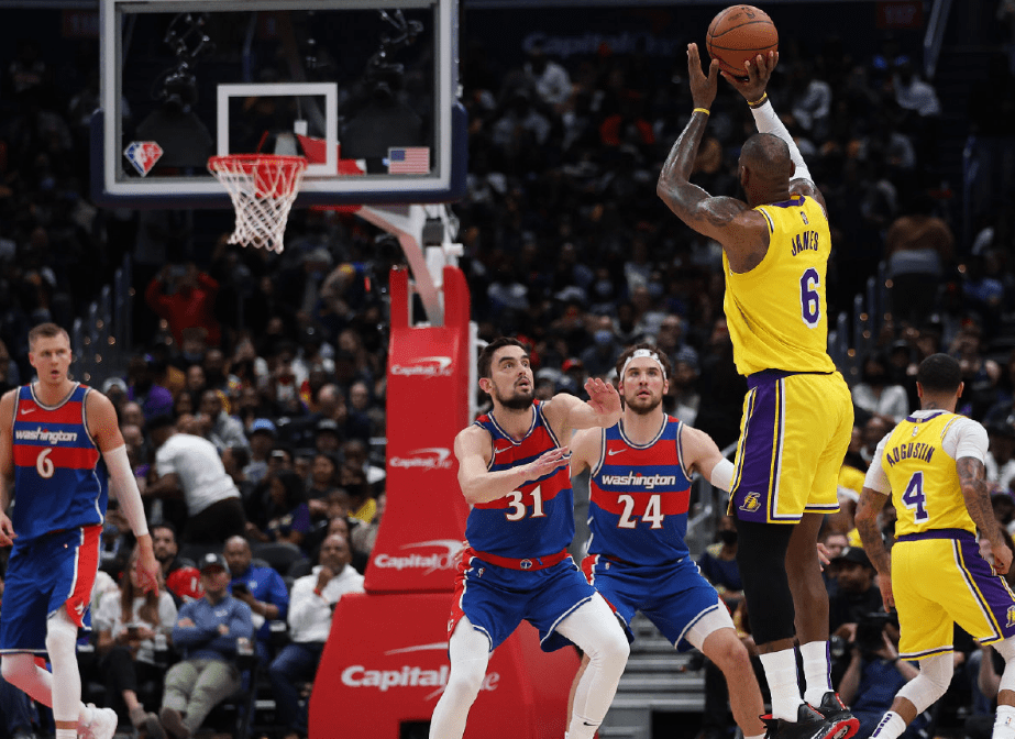 笑点波尔：詹皇搞笑视频走红，引发喜感