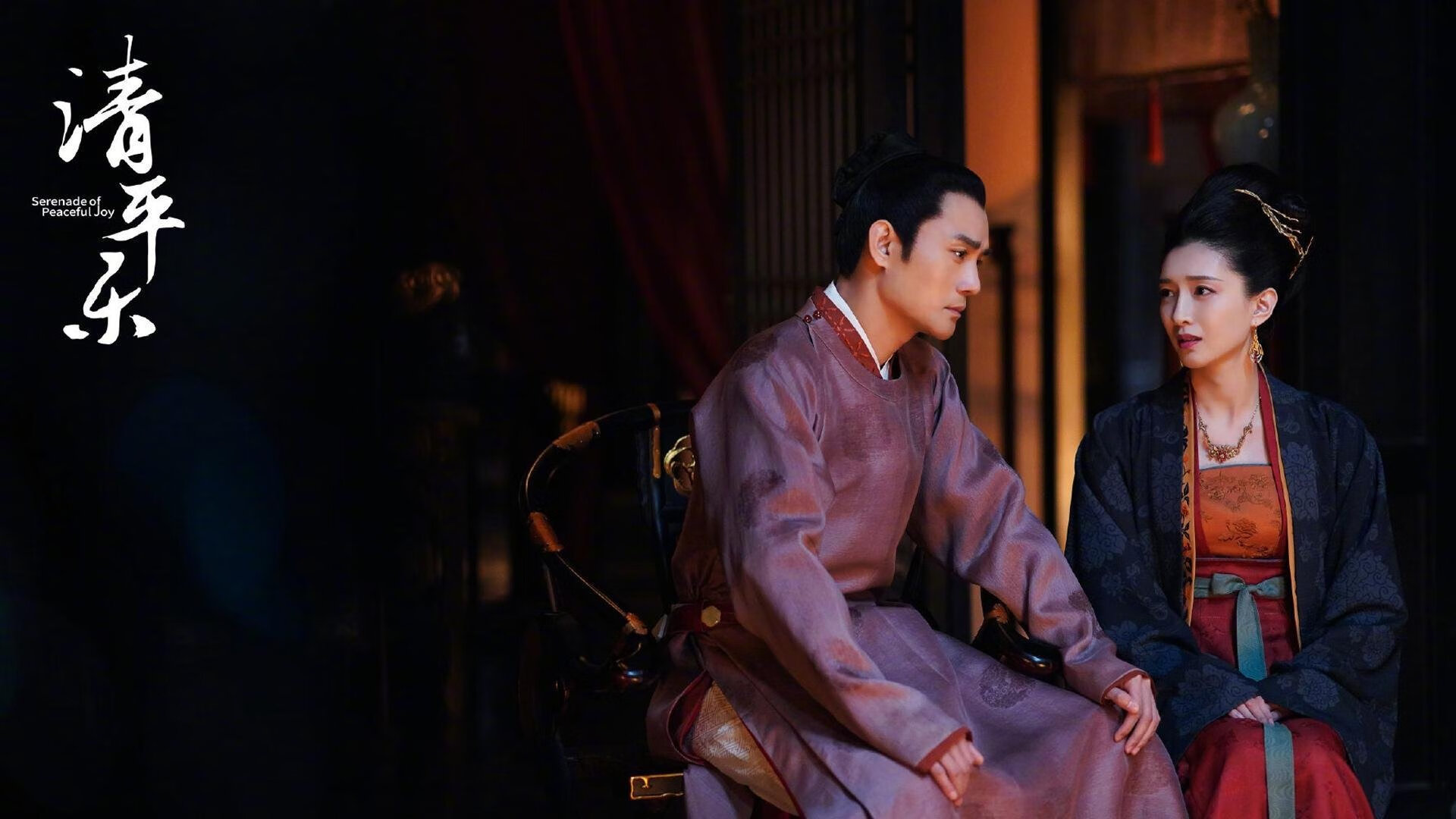 双焦点之夜，西甲国家德比的魔法与鹈鹕血拼的硬木回声